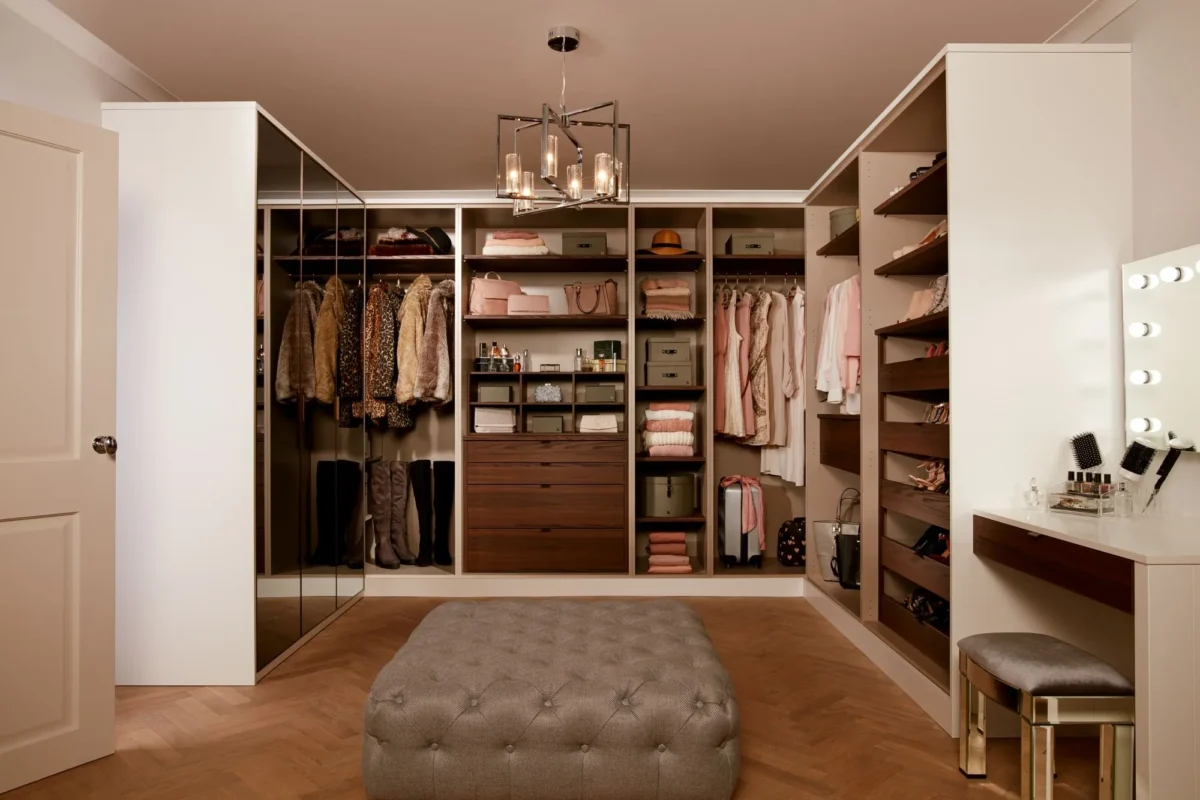 Wardrobe - Walk In wardrobe - Parity matt white and walnut